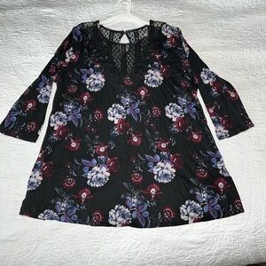Maurices XL tunic blk flower print with blu & maroon flowers blk lace yoke